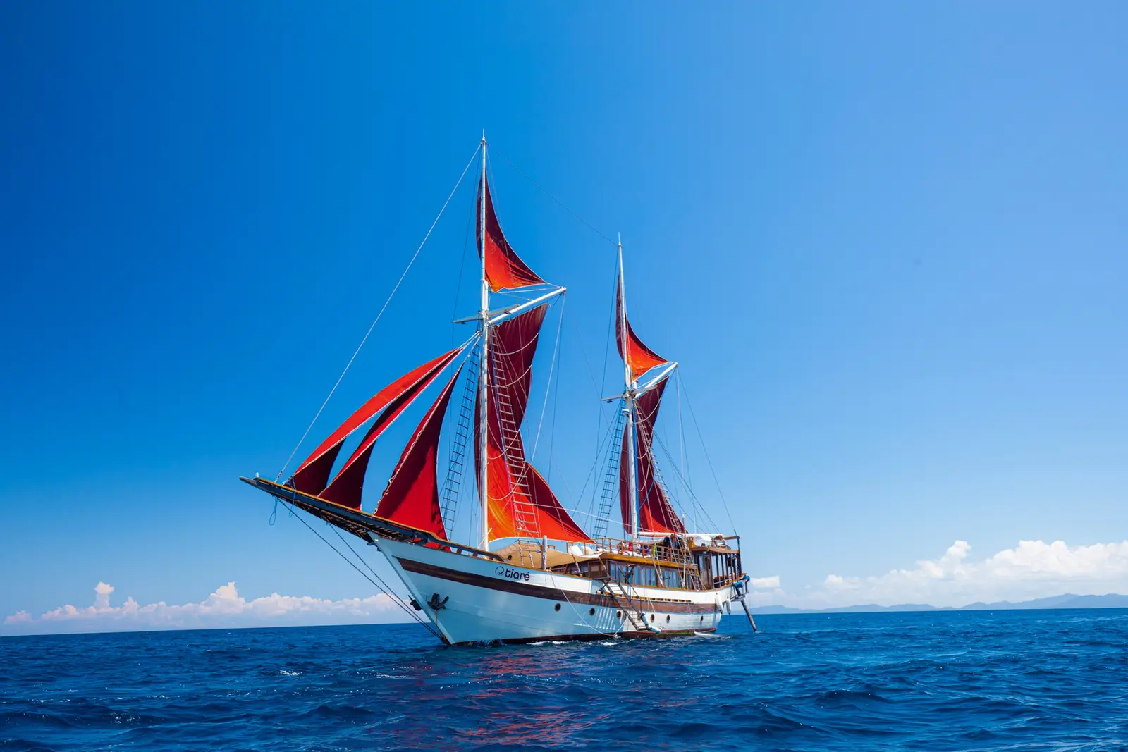 Tiare Cruise Liveaboard
