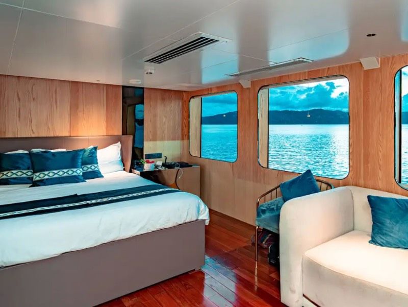 Upper Deck - Master Seaview Cabins