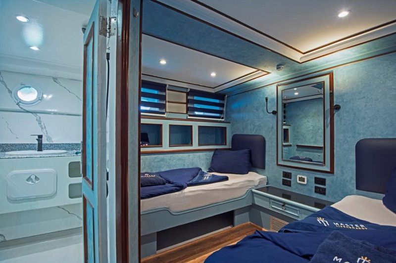 Classic Twin Cabin