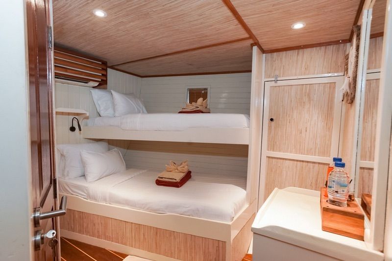Lower deck cabin with 2 single bunk-style beds