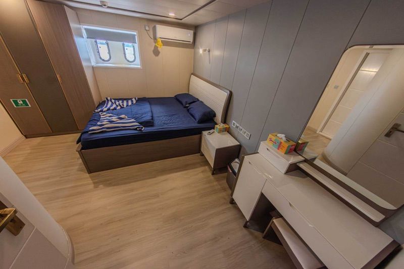 Lower deck: cabins with a double bed only