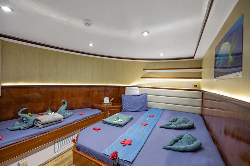 EMPEROR SUPERIOR CABINS - Main deck (double and single bed)