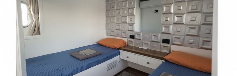 Upper deck cabin