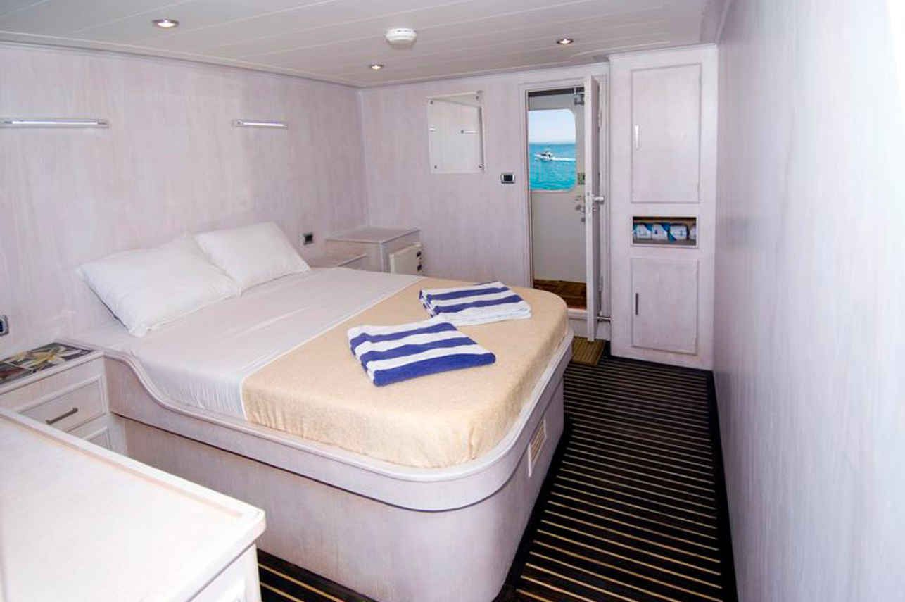 Double-bed convertible in Twin beds