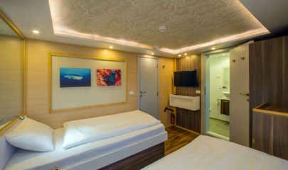 Twin Lower Deck