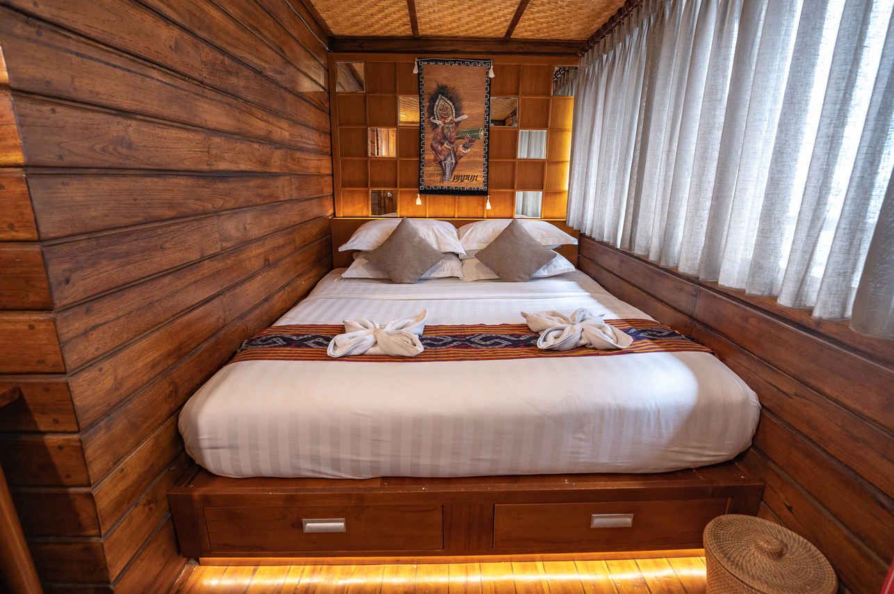 Upper Deck Double Cabin