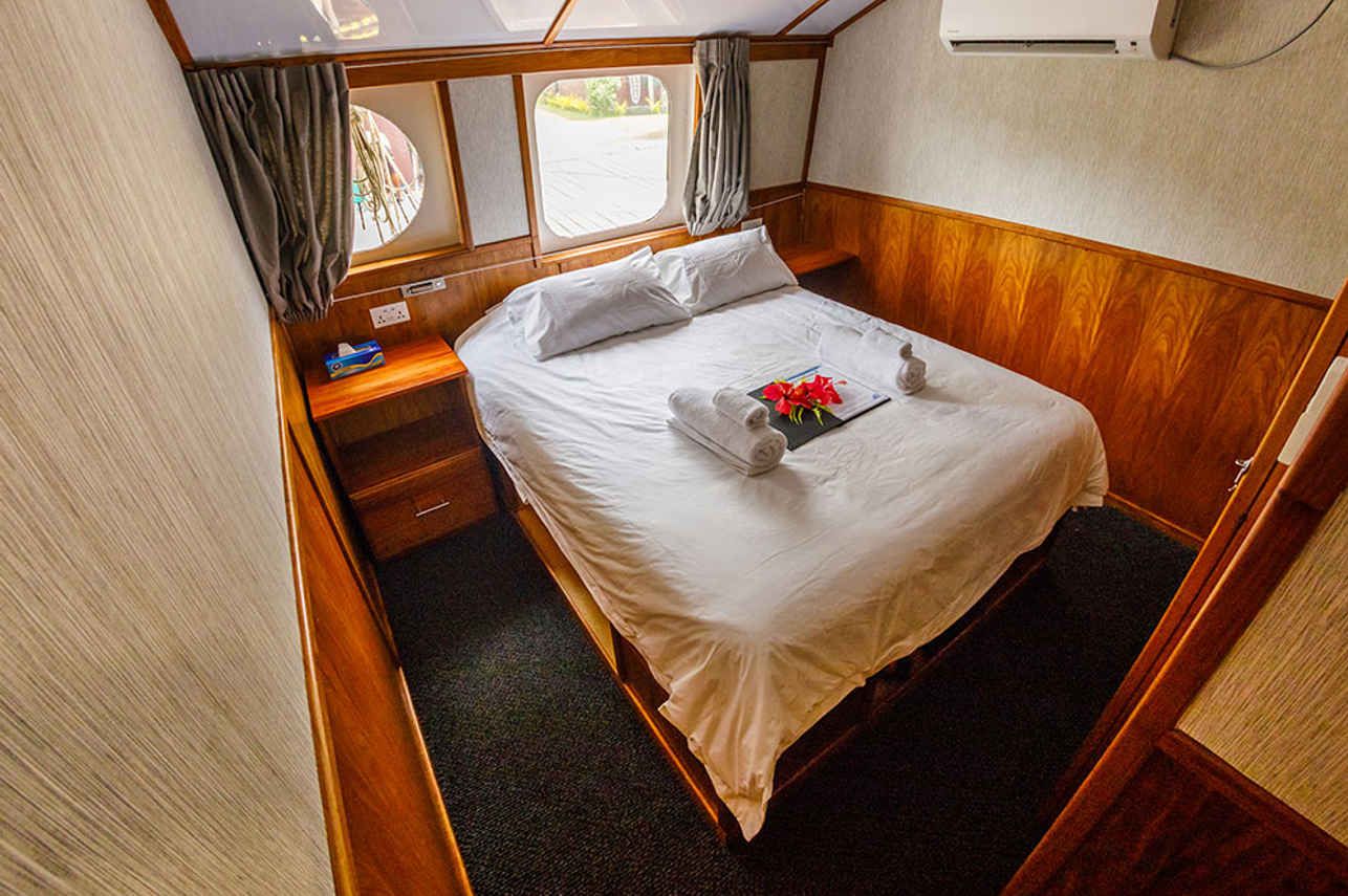 Queen Cabins