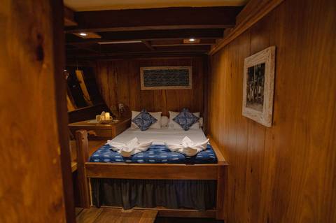 Double Cabin - Flores